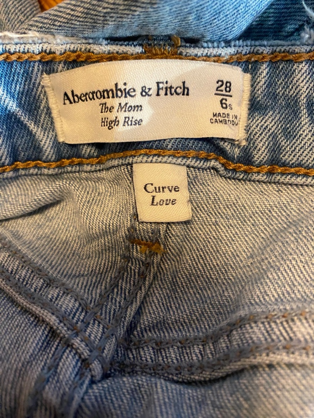 Abercrombie & Fitch The Mom High Rise Distressed Curve Love Size 28 Short - Picture 8 of 10